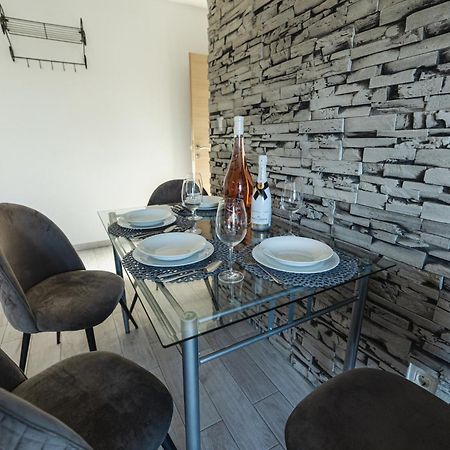 Bruno'S Poolside Apartments - Near Beach Τρογκίρ Εξωτερικό φωτογραφία