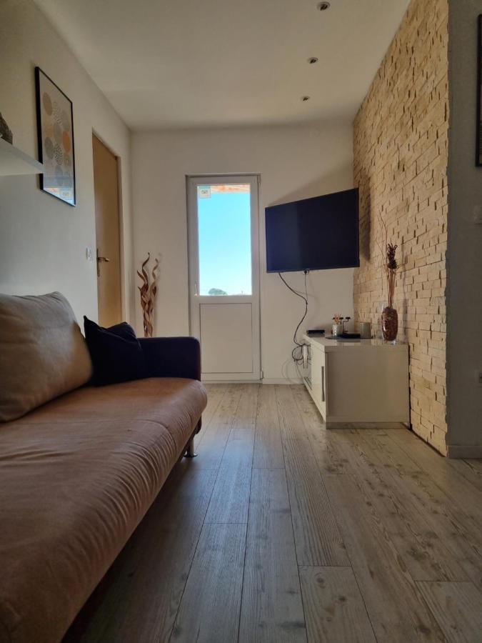 Bruno'S Poolside Apartments - Near Beach Τρογκίρ Εξωτερικό φωτογραφία