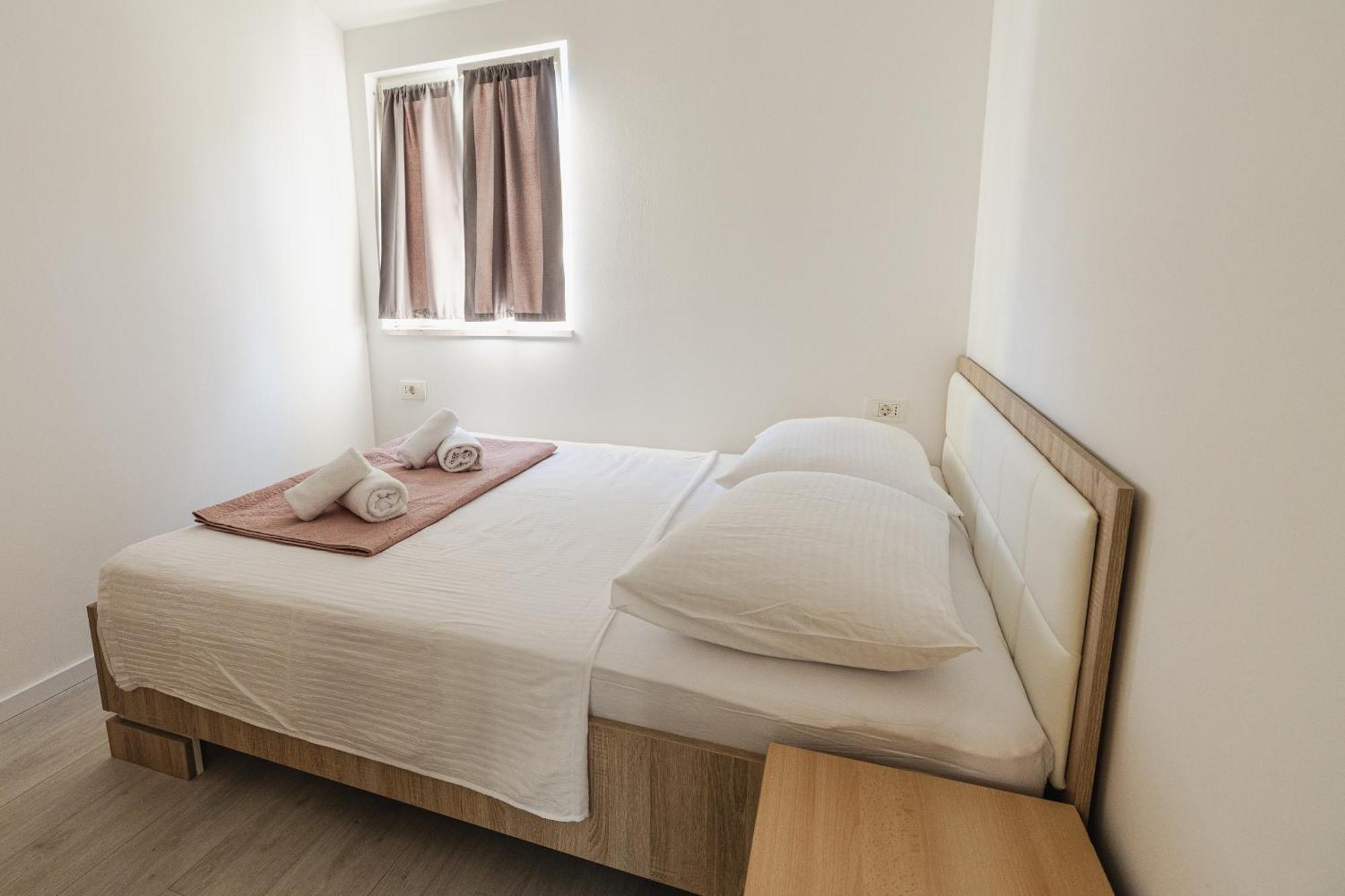 Bruno'S Poolside Apartments - Near Beach Τρογκίρ Εξωτερικό φωτογραφία