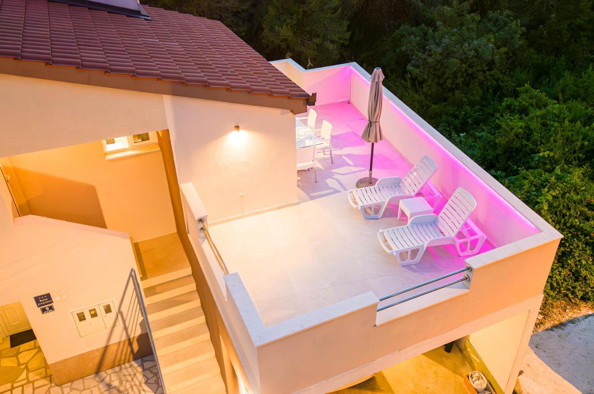 Bruno'S Poolside Apartments - Near Beach Τρογκίρ Εξωτερικό φωτογραφία
